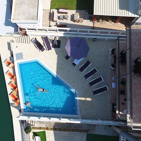 Apartments Riverside Херцег-Новий Екстер'єр фото