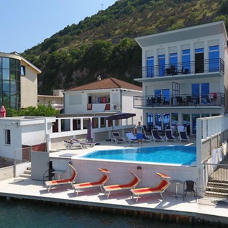 Apartments Riverside Херцег-Новий Екстер'єр фото