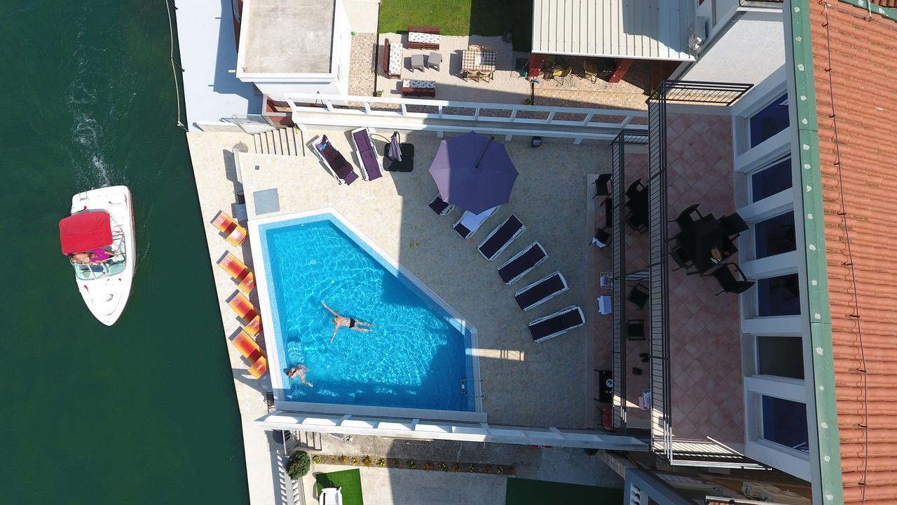Apartments Riverside Херцег-Новий Екстер'єр фото